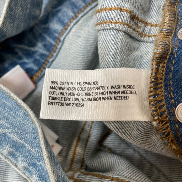 Isabel Maternity by Ingrid & Isabel Shortall Maternity Jean Shorts Light Wash 8 - Picture 4 of 6